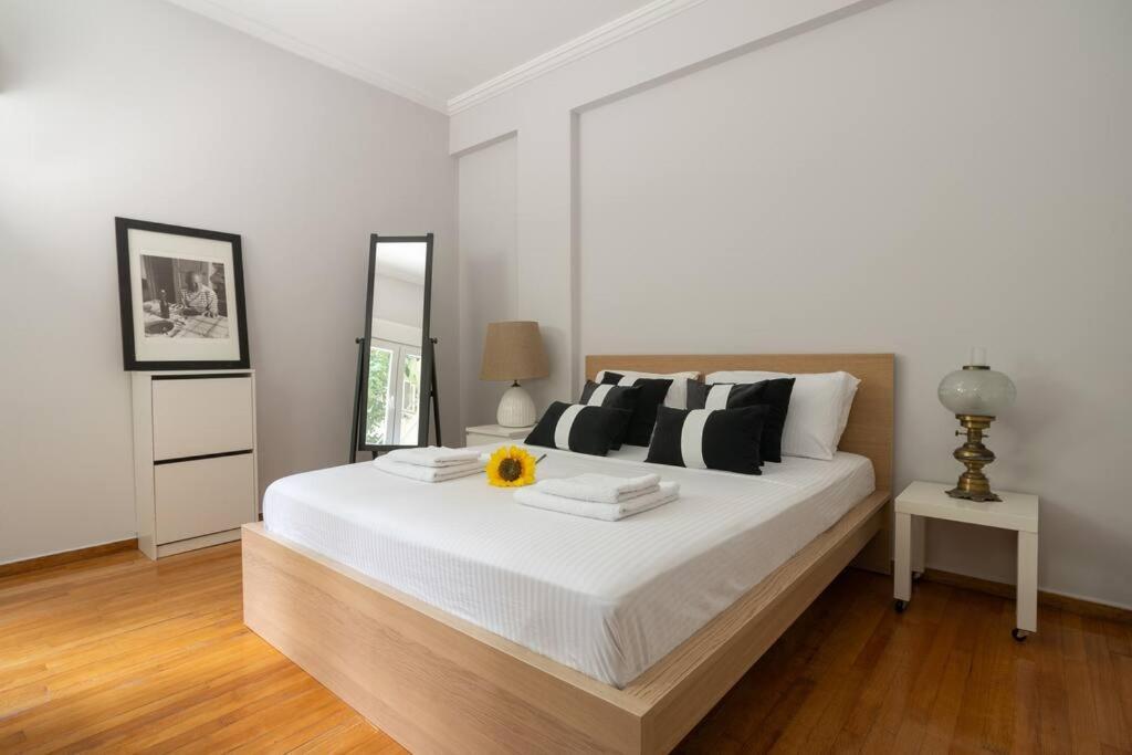 Apartament Chic N Central Apt In Kolonaki Ateny Zewnętrze zdjęcie